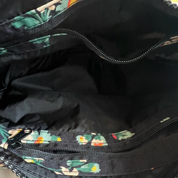 Laura Ashley x BAGGU medium crescent - Picture 3 of 4